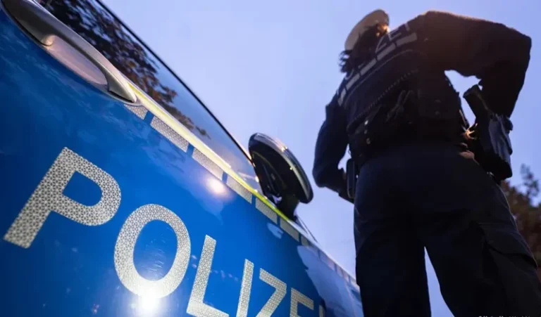 Hamburg’un Harburg Tren İstasyonu’nda Polise Nazi Sloganı